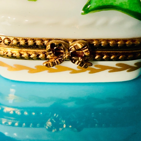 Limoges Gift Box with Bow Trinket/Jewelry Box - Picture 2 of 6